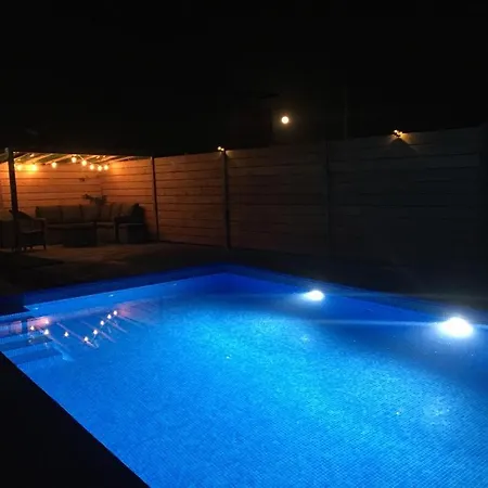 Feriehus Piscina De Sal Barbacoa Wifi, Parking Gratis, 3 Min Pga Casa El Roble Girona